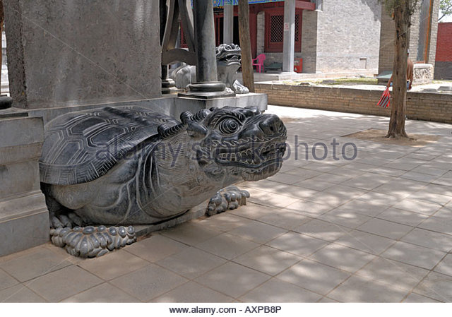 stylised-turtle-at-base-of-stele-at-shao