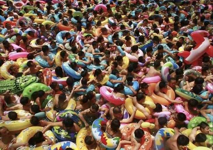 china crowded pool