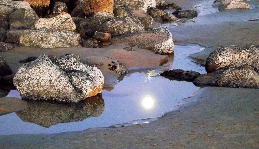 moon-reflects-on-water-linda-vanoudenhae