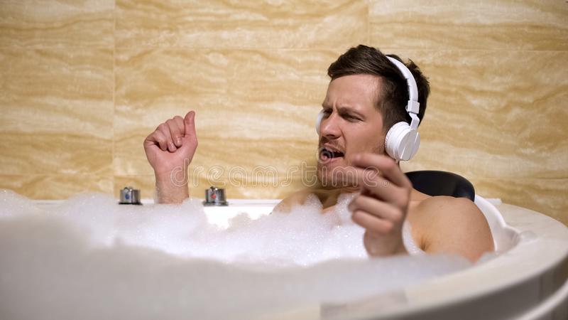 active-man-headphones-taking-bath-foam-m
