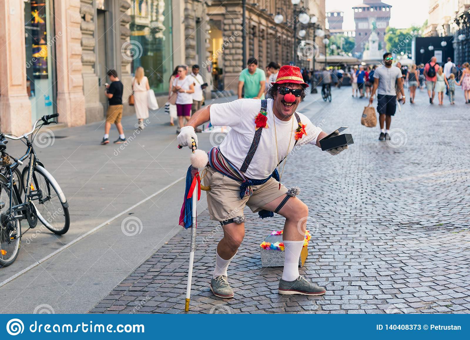 clown-street-milan-italy-july-summer-140