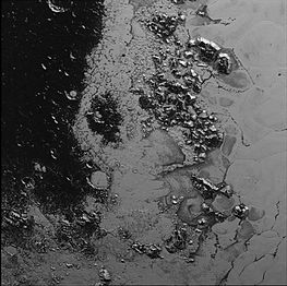 263px-NH-Pluto-TombaughRegio-MountainRan
