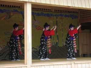 okinawa_dance_costume-300x225.jpg