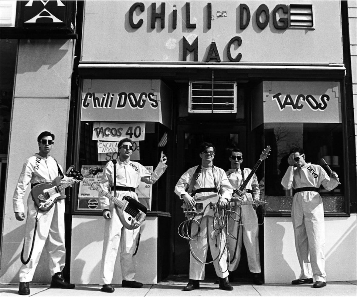 Devo%20at%20the%20Chili%20Dog%20Mac,%201