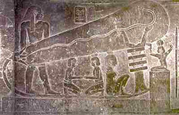 Conspiracy theorists claim hieroglyphs show ancient Egyptians with 'light  bulbs' 4,000 years ago
