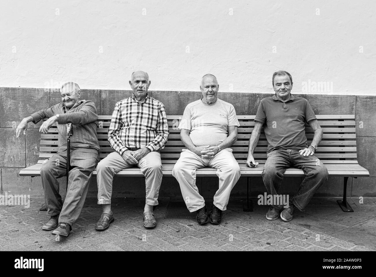 Four old man sitting on a bench hi-res stock photography and images - Alamy