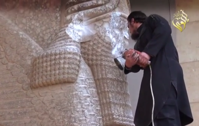 islamic-state-smashes-ancient-artifacts-