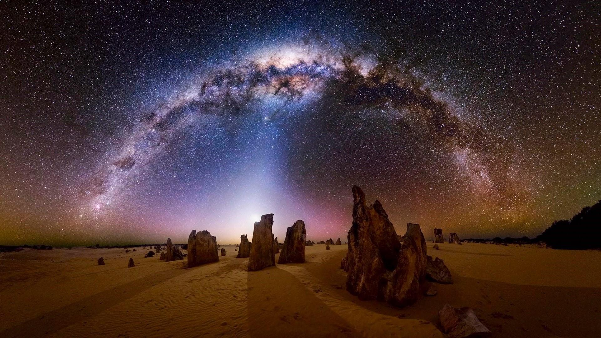 Milky Way over The Pinnacles desert, Nambung National Park, Australia ...