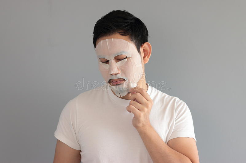 man-put-treatment-mask-his-wife-ask-him-to-his-face-52085993.jpg&f=1&nofb=1&ipt=b3b3a052ffa9b5985c779824261728a4dda5c24112065c2dec74694d08c9f239&ipo=images