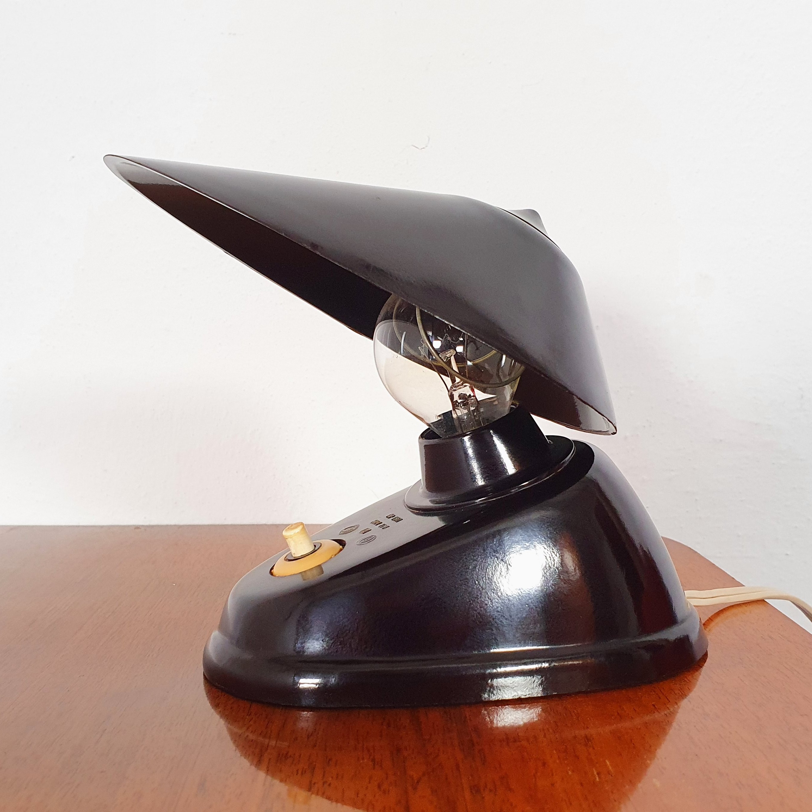 bakelite-lamp-early-20th-century.jpg