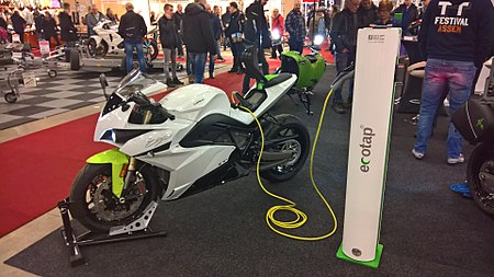 450px-Electric_motorcycles_stand_at_the_TT-Hall_motor_show,_Assen_(2018)_01.jpg