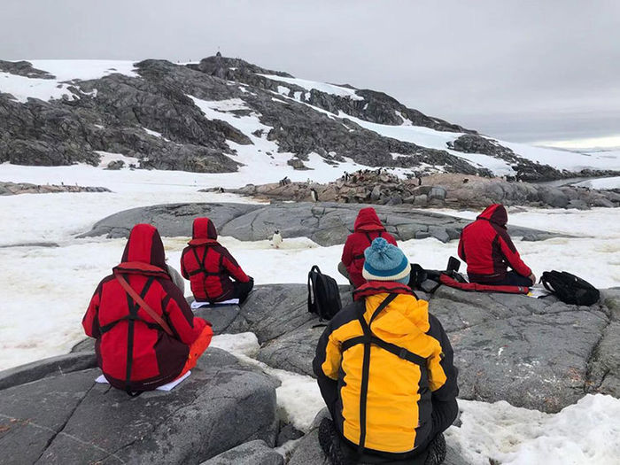 700px-Antarctica_2019_12-13.jpg.678d1ccc34f8704ff7b6e9c1ab554121.jpg