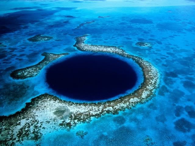 BlueHole_LighthouseReef_Belize.jpg.cef051d74c1633e19d692568559c8d09.jpg